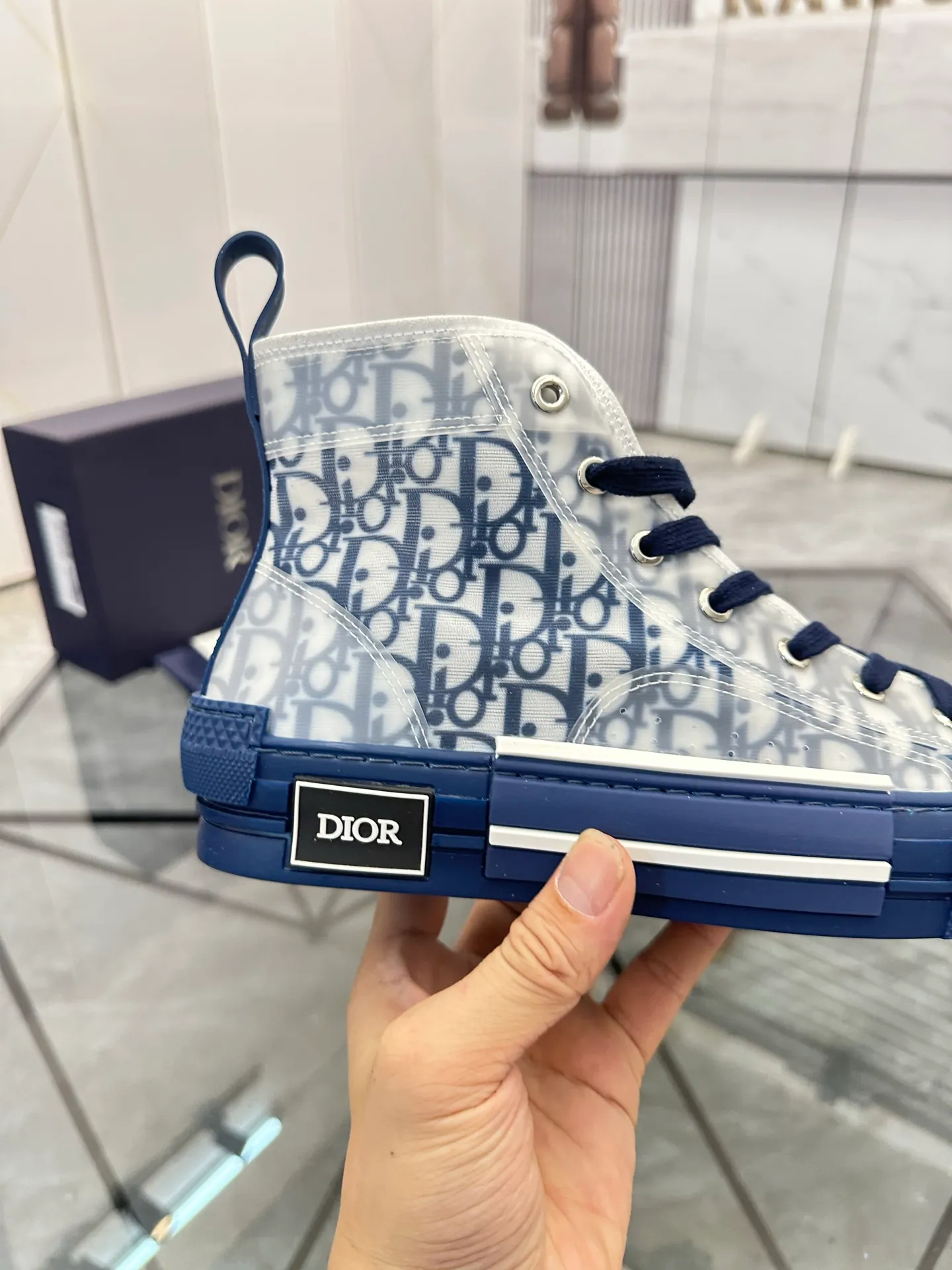 Selling men's shoes 💰: 💰P440¥ Product trademark: Dio* "Dior*" high-top casual shoes Regular size: 36-45 (can be customized to 46) Couple style B23 Product materials: Upper imported original fabric, breathable lining, original outsole. No.: 007